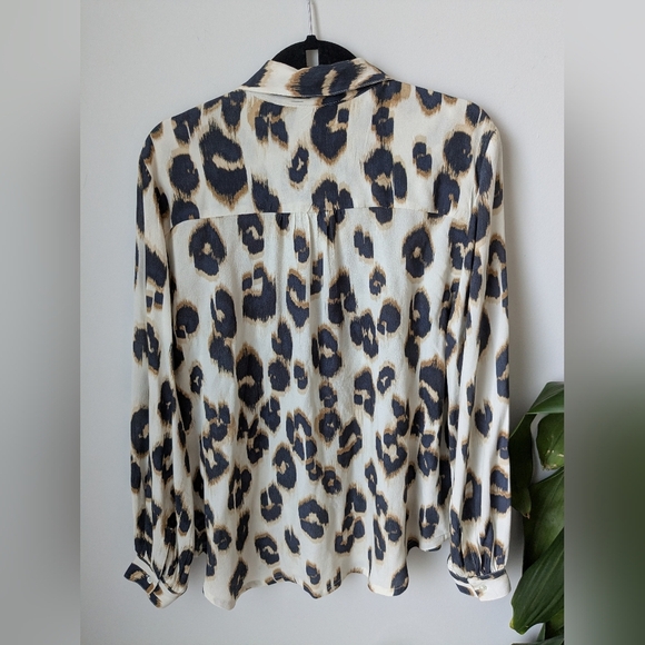 Crepe Weave Animal Print Long Sleeve Blouse Cream with Black/Tan Print - Size M - Picture 7 of 8